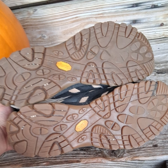 Merrell Men's Black and Tan Athletic Shoes - Picture 11 of 11